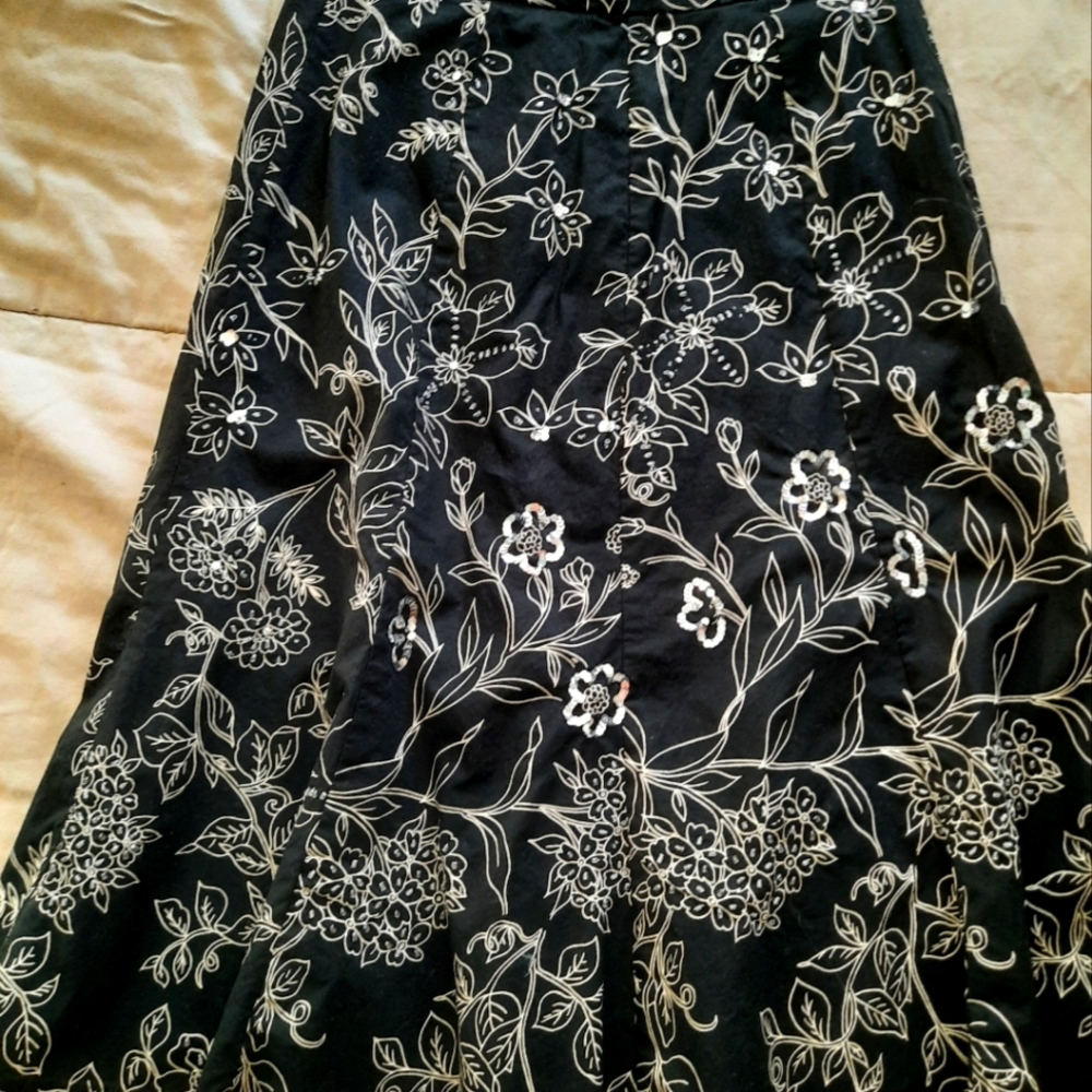 Alineskirt with bottom flair